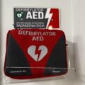 Bezpieczeństwo na pierwszym miejscu: Gmina inwestuje w defibrylatory AED