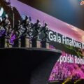 Na zdjęciu widoczne statuetki.