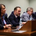 Na zdjęciu widoczne są cztery osoby, wśród nich wicewojewoda.