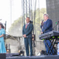 Na zdjęciu starosta powiatu wolsztyńskiego podczas przemowy. Na fotografii widoczni także: wójt gminy oraz dyrektor GCKiB.