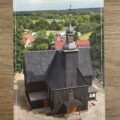 Na zdjęciu kartka A5, na której widnieje grafika kościoła z napisem kościół parafialny w Buczu.