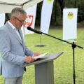 Na zdjęciu uchwycono moment przemowy z mównicy Prezesa klubu LZS.