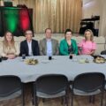 Na fotografii pięć osób siedzących przy stole. Wśród nich przewodnicząca rady gminy Monika Maćkowiak, sołtys Siekówka Paulina Antczak, radny gminy Przemęt Szymon Wojciechowski oraz pracownicy urzędu gminy Anna Dobrowolska-Hylak oraz Michał Żok. W tle scena.
