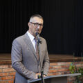 Na fotografii wójt przemawia podczas uroczystości.