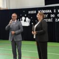 Na zdjęciu wójt Janusz Frąckowiak oraz kierownik Marta Sobierajska. Wójt przemawia podczas uroczystości.