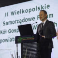 Na zdjęciu europoseł Krzysztof Hetman podczas przemowy na scenie.