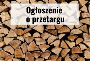 Grafika przedstawia drewno oraz napis: