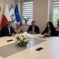 Na zdjęciu widoczny starosta i jego zastępca oraz zastępca wójta gminy Przemęt.